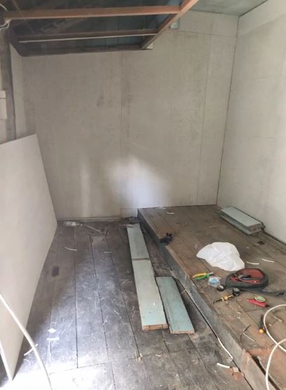 Ada meja lesehan serba ungu, 9 potret makeover dapur dinding papan ini menarik ditiru emak-emak