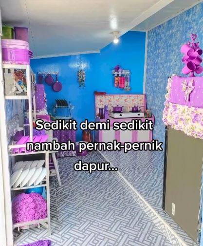 Ada meja lesehan serba ungu, 9 potret makeover dapur dinding papan ini menarik ditiru emak-emak