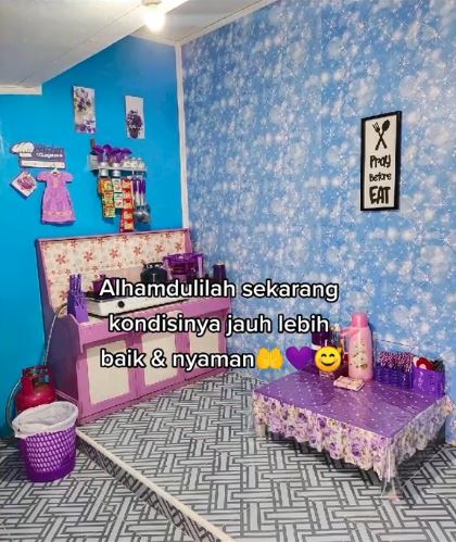 Ada meja lesehan serba ungu, 9 potret makeover dapur dinding papan ini menarik ditiru emak-emak