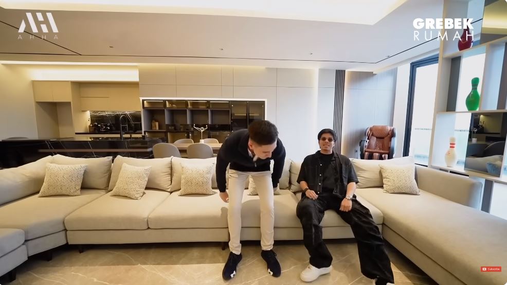 Belum 30 tahun sudah punya rumah Rp 50M, ini 9 potret dapur mewah Verrel Bramasta serba marmer