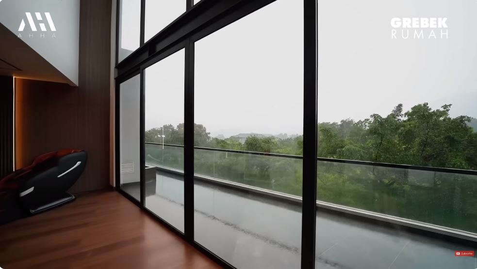 Belum 30 tahun sudah punya rumah Rp 50M, ini 9 potret dapur mewah Verrel Bramasta serba marmer