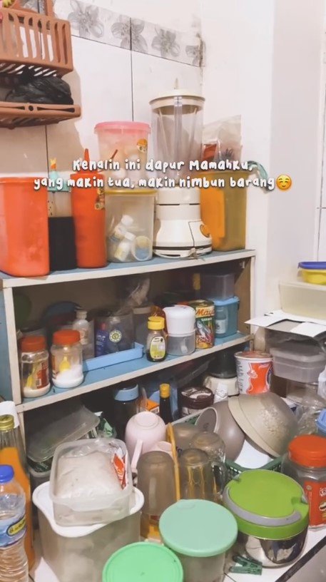 Emak-emak punya dapur jadul penuh barang, 11 potret makeover-nya sederhana tapi hangat
