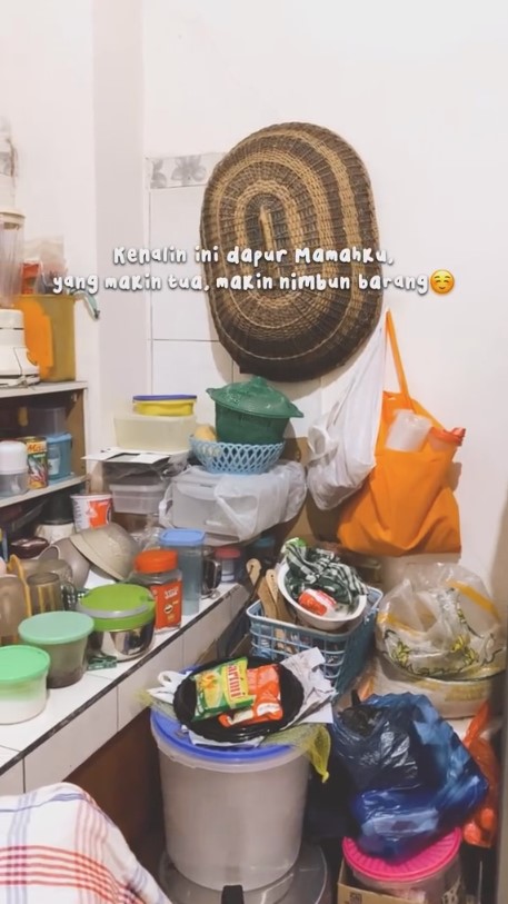 Emak-emak punya dapur jadul penuh barang, 11 potret makeover-nya sederhana tapi hangat