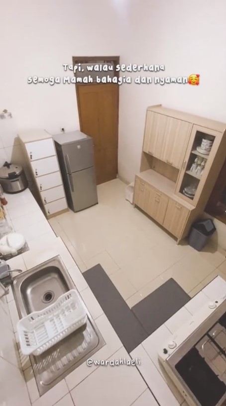 Emak-emak punya dapur jadul penuh barang, 11 potret makeover-nya sederhana tapi hangat