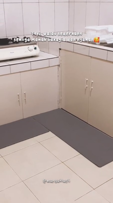 Emak-emak punya dapur jadul penuh barang, 11 potret makeover-nya sederhana tapi hangat