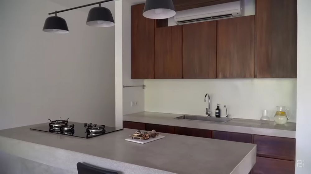 Hobi bikin menu sehat untuk keluarga, ini 9 potret dapur mungil Jennifer Bachdim tanpa perabotan mewah