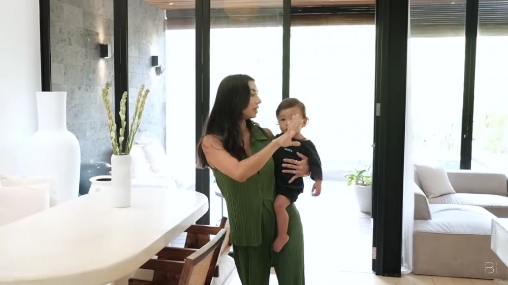 Hobi bikin menu sehat untuk keluarga, ini 9 potret dapur mungil Jennifer Bachdim tanpa perabotan mewah