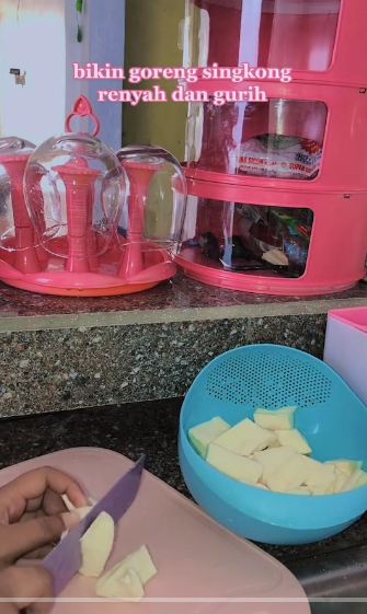 Trik membuat singkong goreng empuk dan bumbu meresap tanpa es batu maupun digoreng dua kali