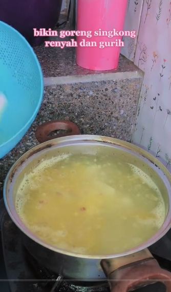 Trik membuat singkong goreng empuk dan bumbu meresap tanpa es batu maupun digoreng dua kali