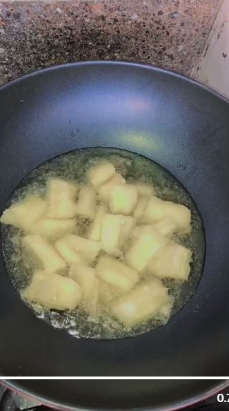 Trik membuat singkong goreng empuk dan bumbu meresap tanpa es batu maupun digoreng dua kali