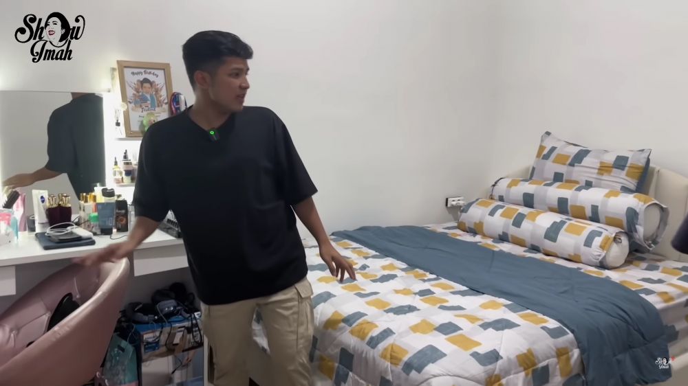 Hasil jerih payah di Indonesia kini jadi rumah 2 lantai, intip 7 potret kamar Jirayut yang sederhana