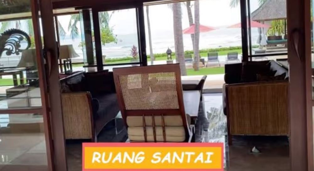 Ratna Galih punya rumah di Bali viewnya laut lepas, 9 potret interiornya bak tinggal di resort elit