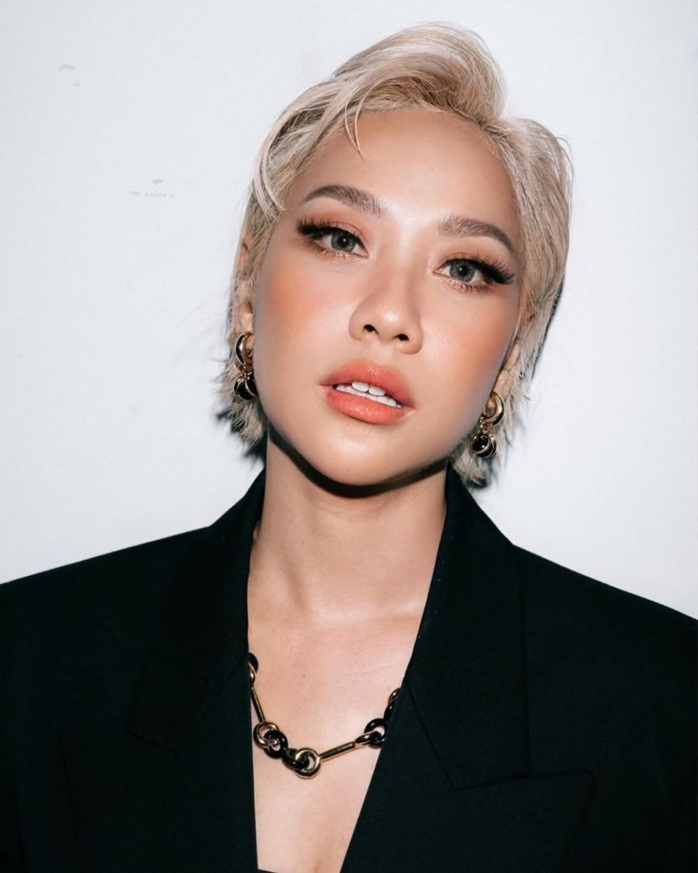 Penampilan baru BCL dengan rambut bondol ini disebut mirip Vidi Aldiano, begini potretnya