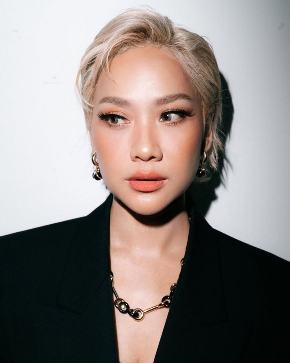 Penampilan baru BCL dengan rambut bondol ini disebut mirip Vidi Aldiano, begini potretnya