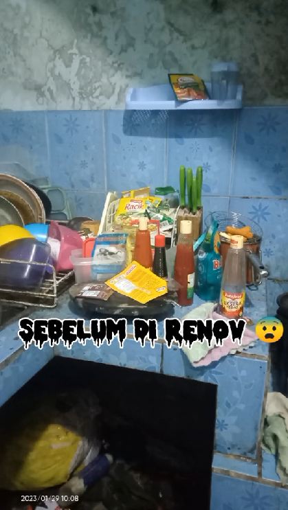 Awalnya penuh sampah mirip rumah tak berpenghuni, 10 potret makeover dapur kolong tangga ini jadi lega