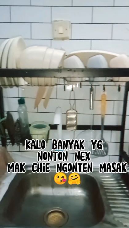 Awalnya penuh sampah mirip rumah tak berpenghuni, 10 potret makeover dapur kolong tangga ini jadi lega