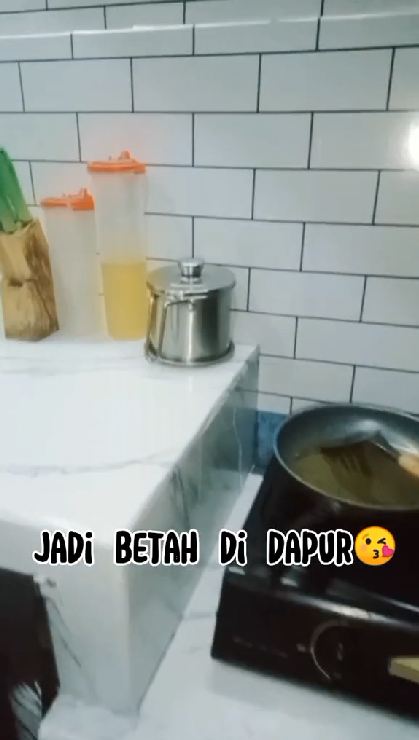 Awalnya penuh sampah mirip rumah tak berpenghuni, 10 potret makeover dapur kolong tangga ini jadi lega