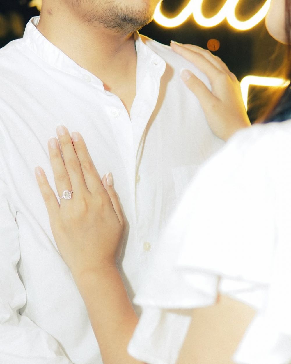 Dulu pernah gagal menikah, ini 9 momen bahagia Ochi Rosdiana dilamar pacar barunya Aldi Muchtar