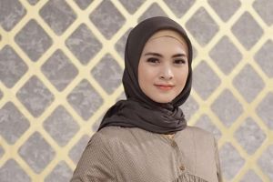 Momen haru Donita saat tawaf wada ketika umrah, menangis ungkap penyesalan