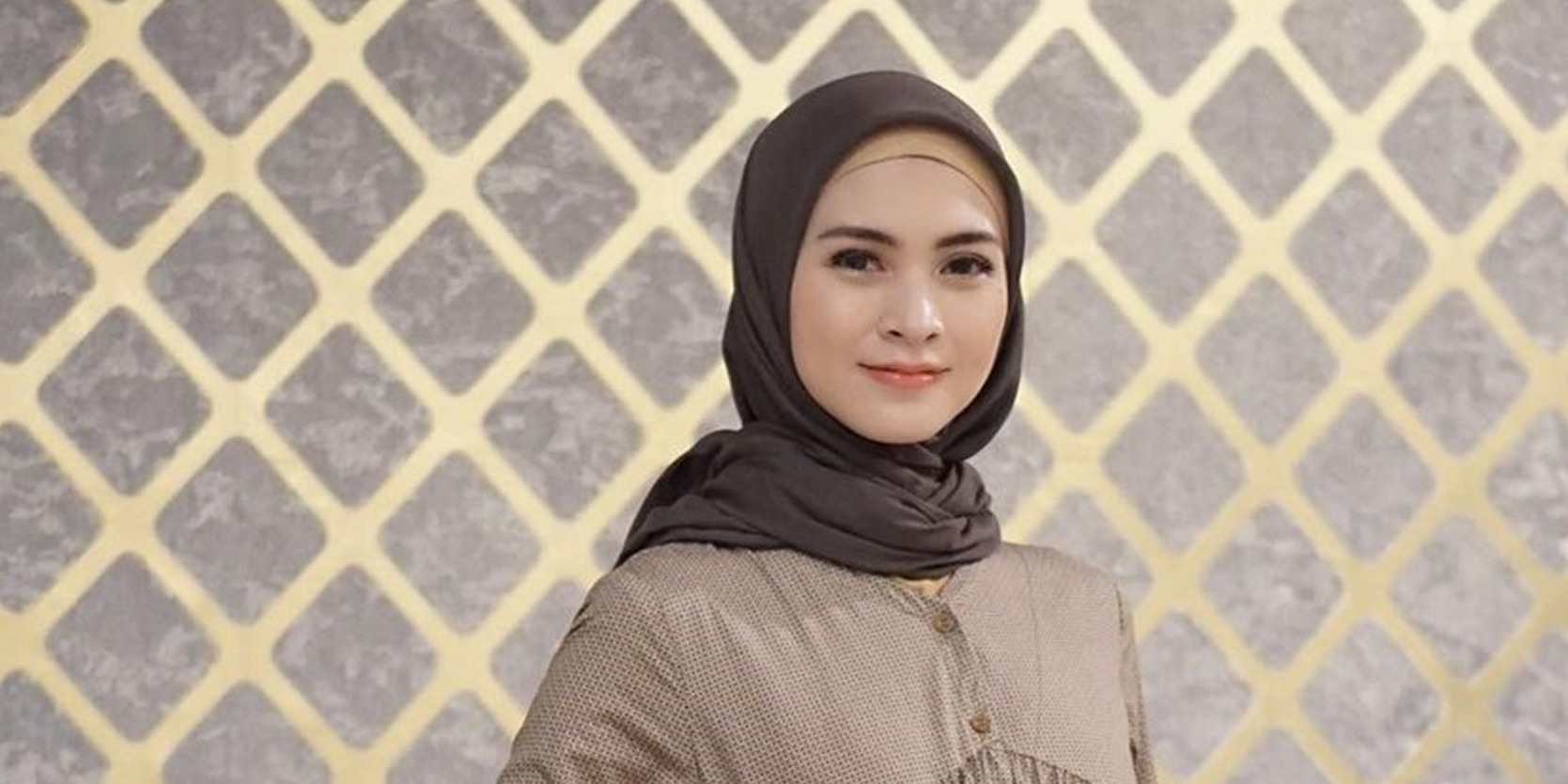 Momen haru Donita saat tawaf wada ketika umrah, menangis ungkap penyesalan