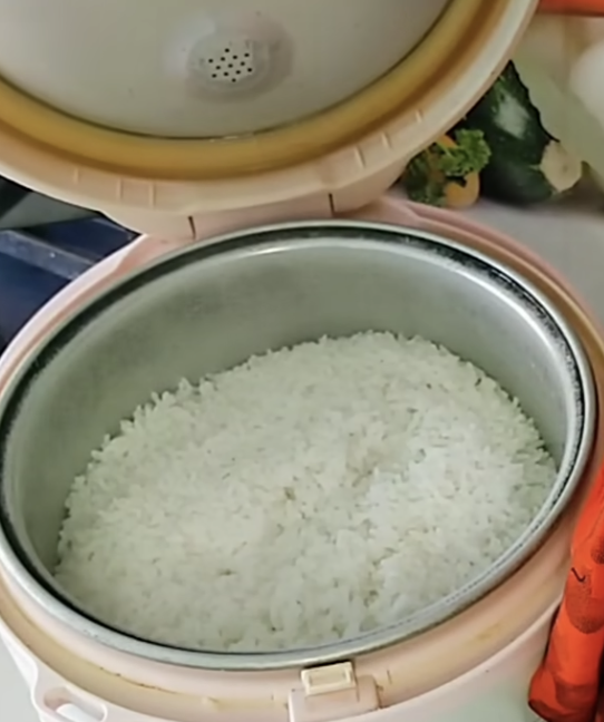Cara menyimpan nasi di rice cooker agar tidak cepat basi tanpa ditambah bahan apa pun