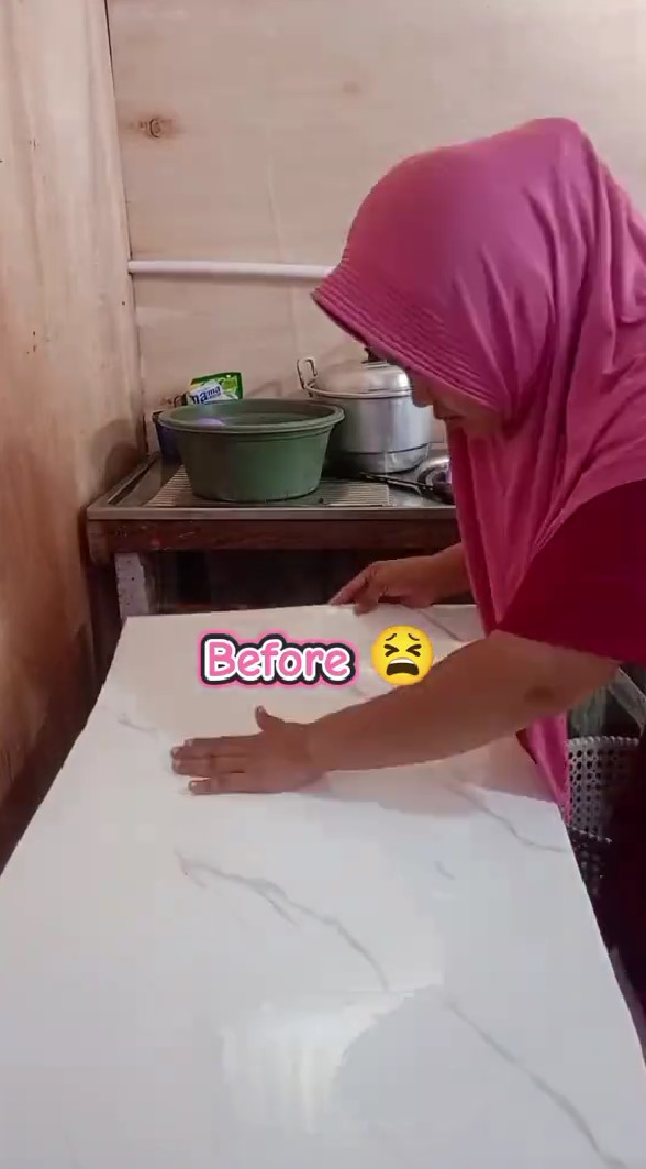 Dari buluk jadi estetik serba pink, 9 potret makeover dapur ini cuma andalkan wallpaper