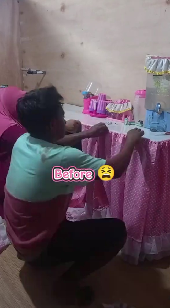 Dari buluk jadi estetik serba pink, 9 potret makeover dapur ini cuma andalkan wallpaper