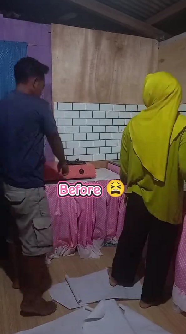 Dari buluk jadi estetik serba pink, 9 potret makeover dapur ini cuma andalkan wallpaper
