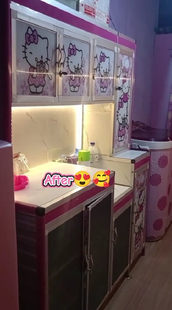 Dari buluk jadi estetik serba pink, 9 potret makeover dapur ini cuma andalkan wallpaper