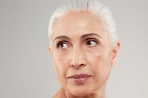 Nggak usah botoks, ini trik kencangkan kerutan kulit wajah pakai masker antiaging dari 1 bahan minuman