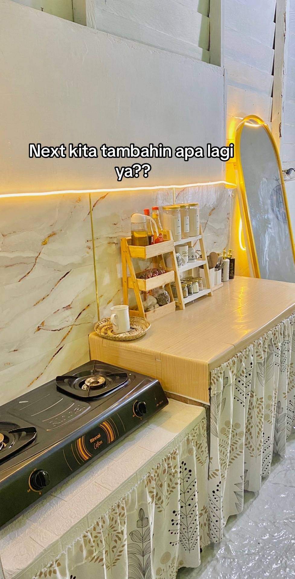 Pasutri ini makeover dapur kontrakan buluk jadi estetik berasa pakai marmer asli, intip 9 potretnya