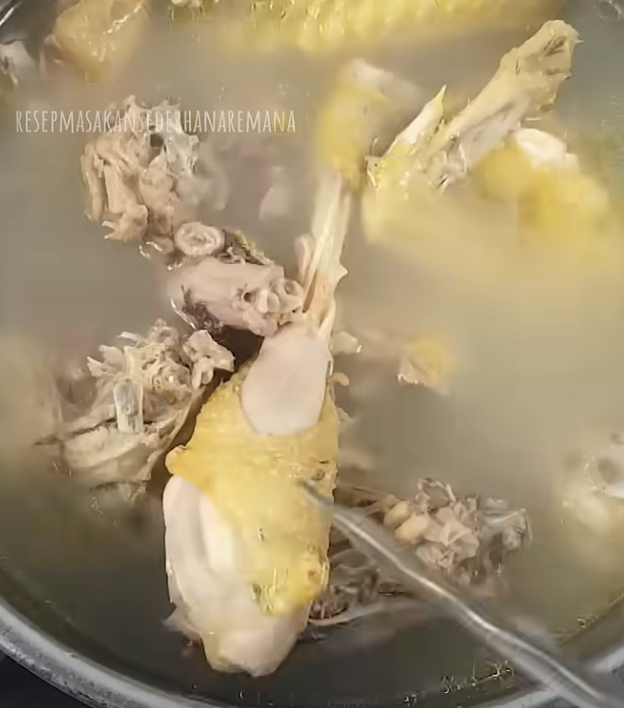 Tak usah dipresto, trik mengempukkan daging ayam kampung ini cuma manfaatkan 1 jenis rempah