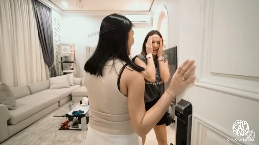 Dulu makan cuma sama garam kini tidur di kasur Rp200 juta, 11 potret dulu dan kini kamar Nia Ramadhani