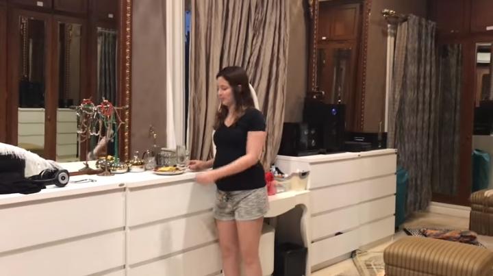 Dulu makan cuma sama garam kini tidur di kasur Rp200 juta, 11 potret dulu dan kini kamar Nia Ramadhani