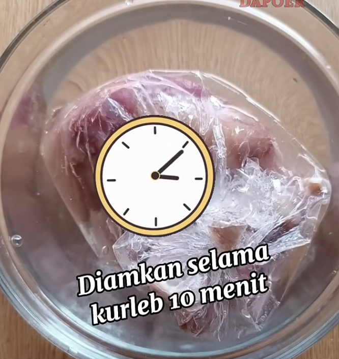 Cuma 10 menit, cara mengempukkan daging ayam beku pakai 2 bahan dapur