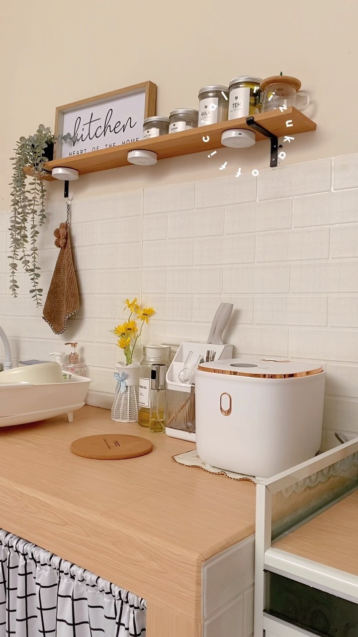 Dapur mungil tanpa kitchen set dimakeover jadi ala Japandi, 11 potretnya estetik pakai meja aluminium