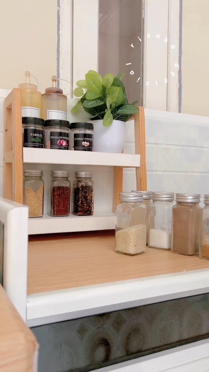 Dapur mungil tanpa kitchen set dimakeover jadi ala Japandi, 11 potretnya estetik pakai meja aluminium