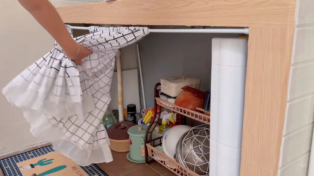 Dapur mungil tanpa kitchen set dimakeover jadi ala Japandi, 11 potretnya estetik pakai meja aluminium