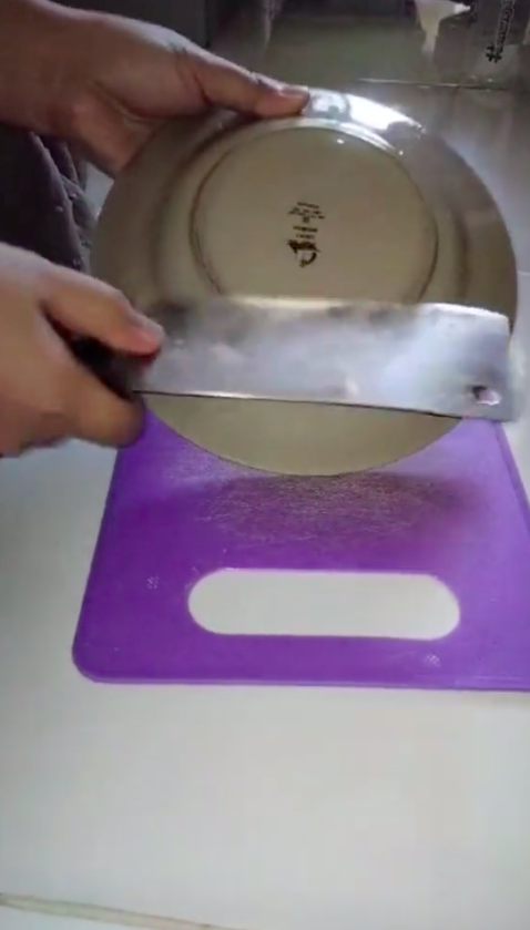 Cara emak-emak menajamkan pisau tumpul ini ampuh pakai 1 alat sederhana