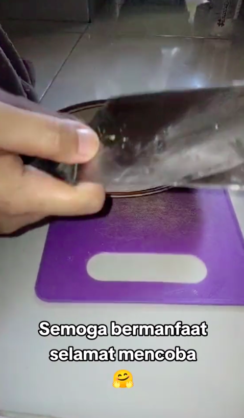 Cara emak-emak menajamkan pisau tumpul ini ampuh pakai 1 alat sederhana