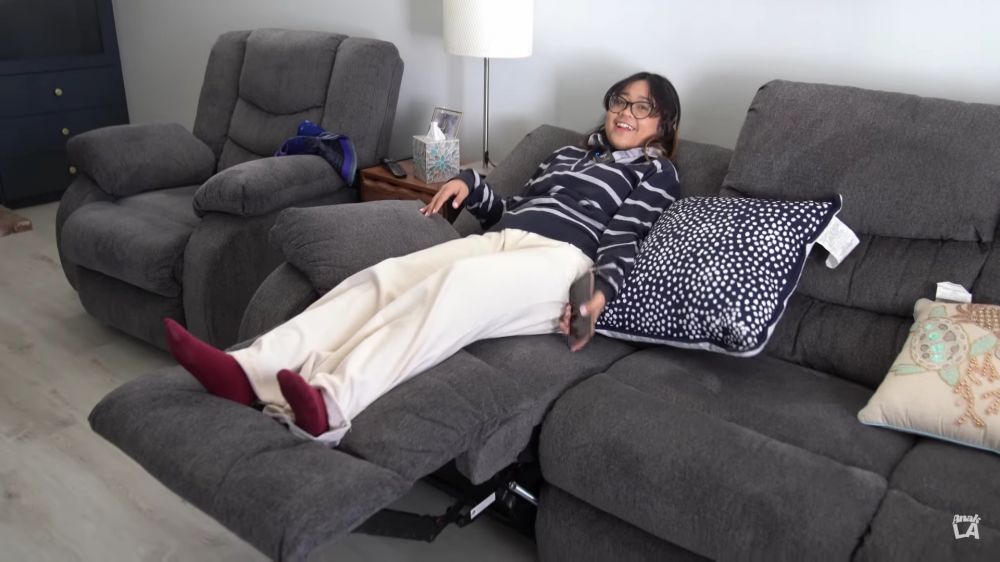 Dulu badut keliling kini punya 9 hunian, 11 potret interior rumah Uya Kuya di US ini estetik