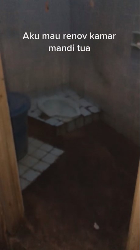 Kamar mandi tua dimakeover jadi WC duduk, 9 potretnya ini ramah lansia bikin takjub