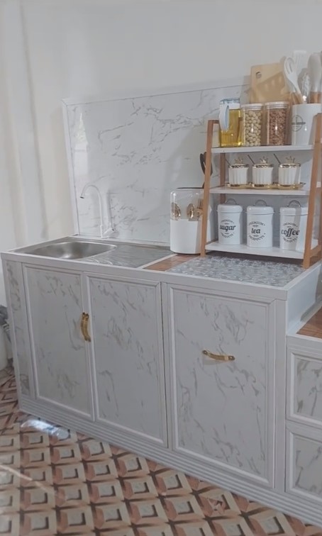 Dari jadul jadi elegan pol, intip 9 potret dapur mungil mertua dimakeover menantu idaman pakai kitchen