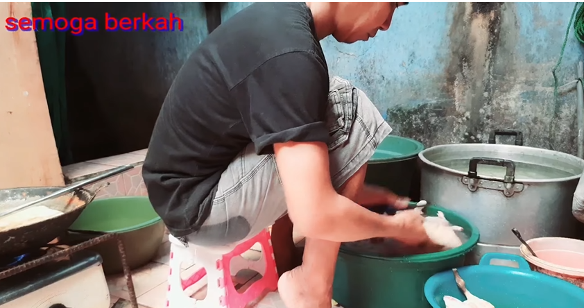 Tak usah dipresto, cara cepat merebus daging bebek agar empuk dan antiamis ini butuh 3 bahan dapur