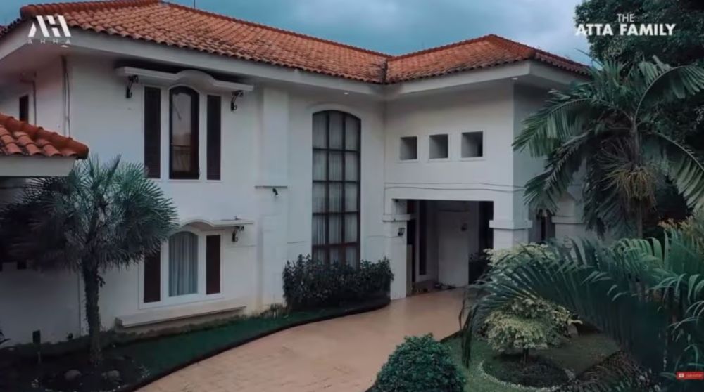 Dulu OB parkiran kini honornya capai Rp150 juta, ini 9 potret rumah Ruben Onsu ada minimarket pribadi