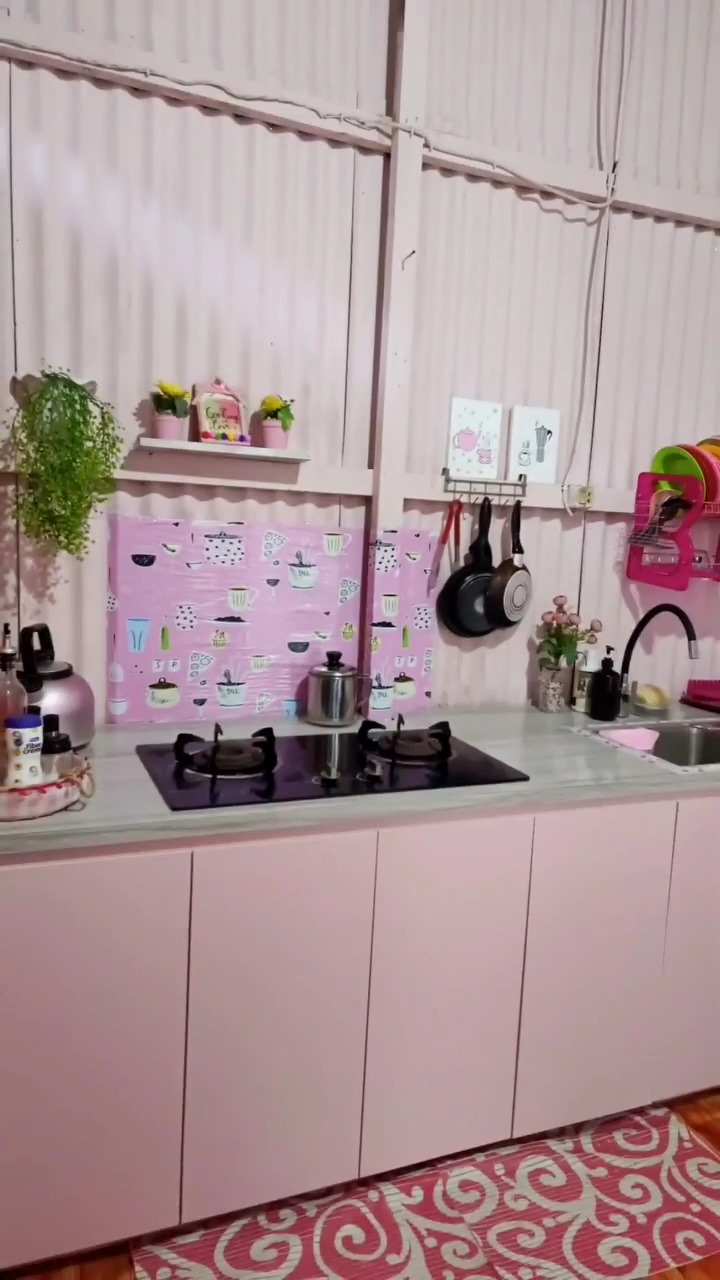 Dapur berdinding seng disulap jadi mewah estetik, 11 potret makeover-nya bukti bagus tak perlu mahal