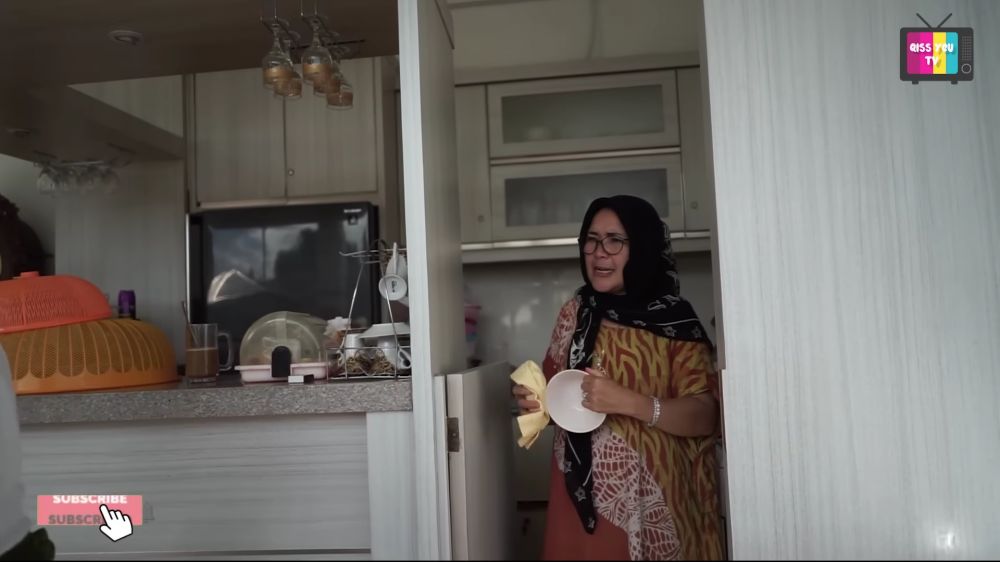 Lebih mewah dari tempat masak di rumahnya, intip 9 potret dapur vila Ayu Ting Ting senilai Rp 7 miliar