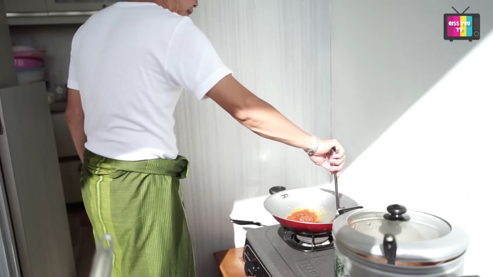 Lebih mewah dari tempat masak di rumahnya, intip 9 potret dapur vila Ayu Ting Ting senilai Rp 7 miliar