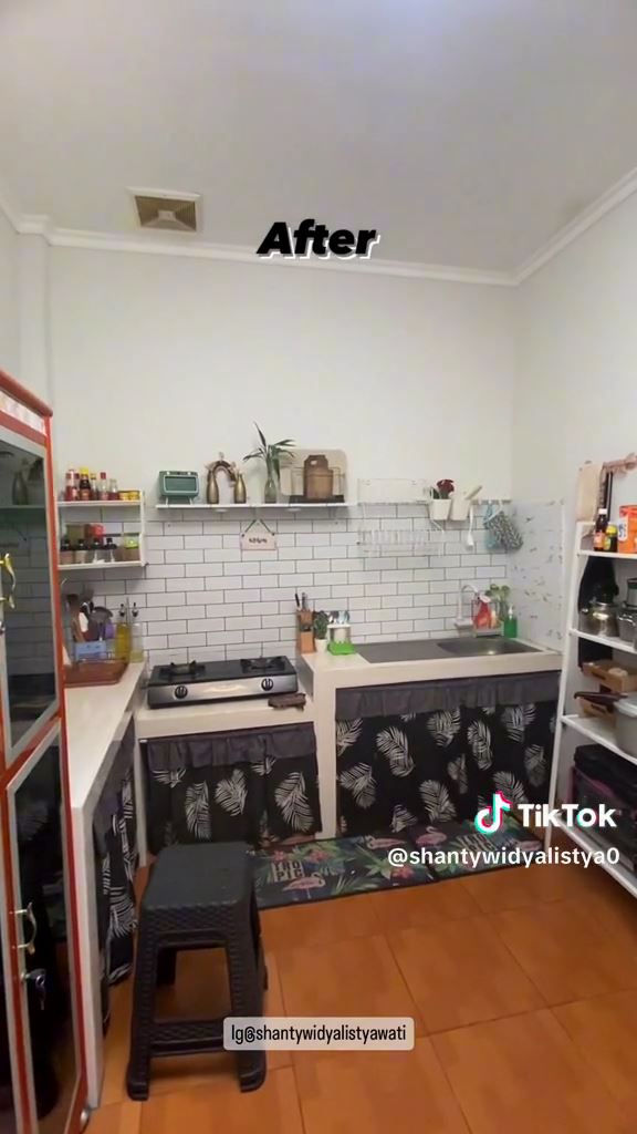 Bukti makeover tak butuh mahal, 9 potret dapur berdinding rusak tanpa lemari dan kabinet jadi estetik