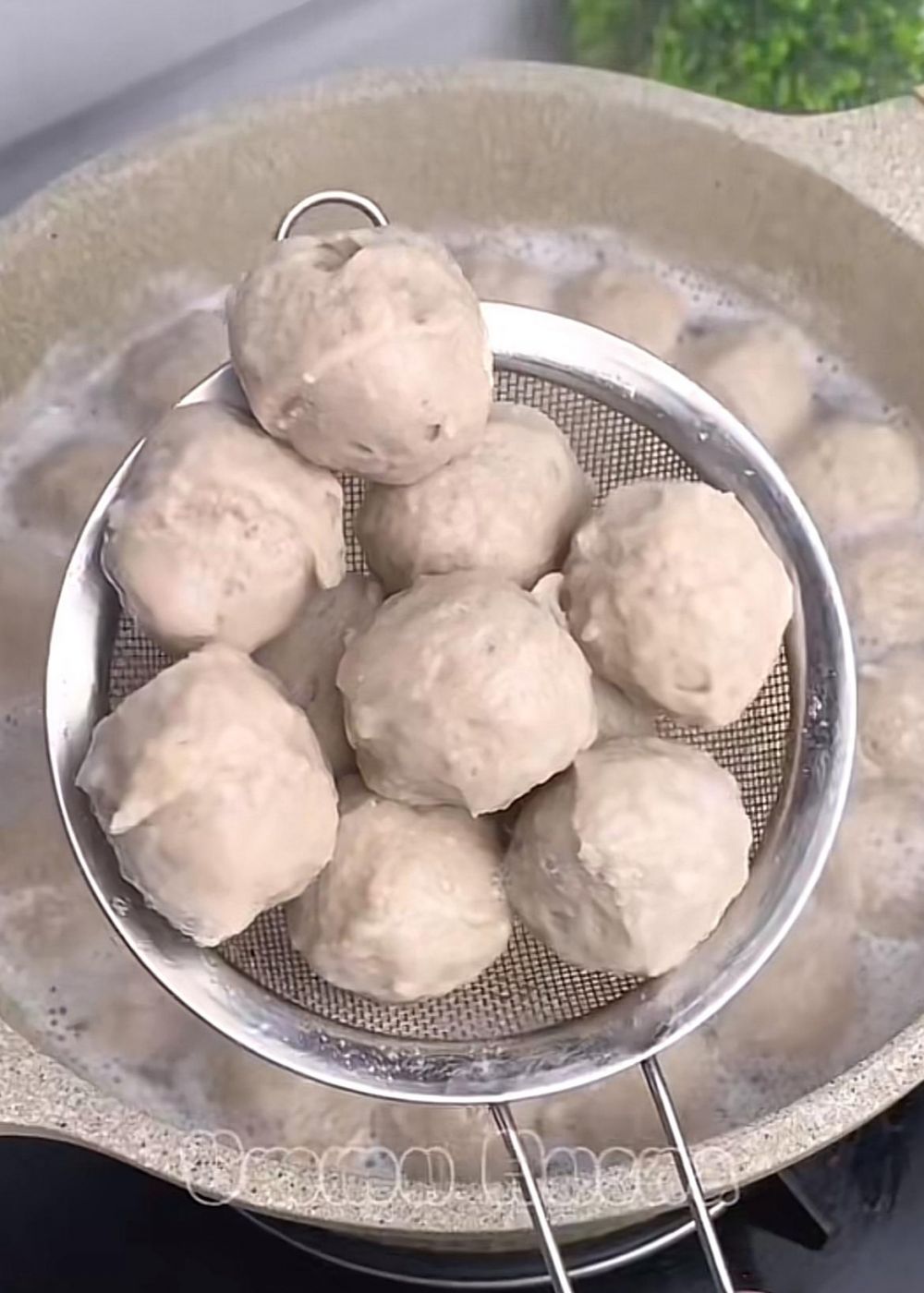Trik membuat bakso kenyal dan tekstur halus pakai tambahan 1 bahan dapur